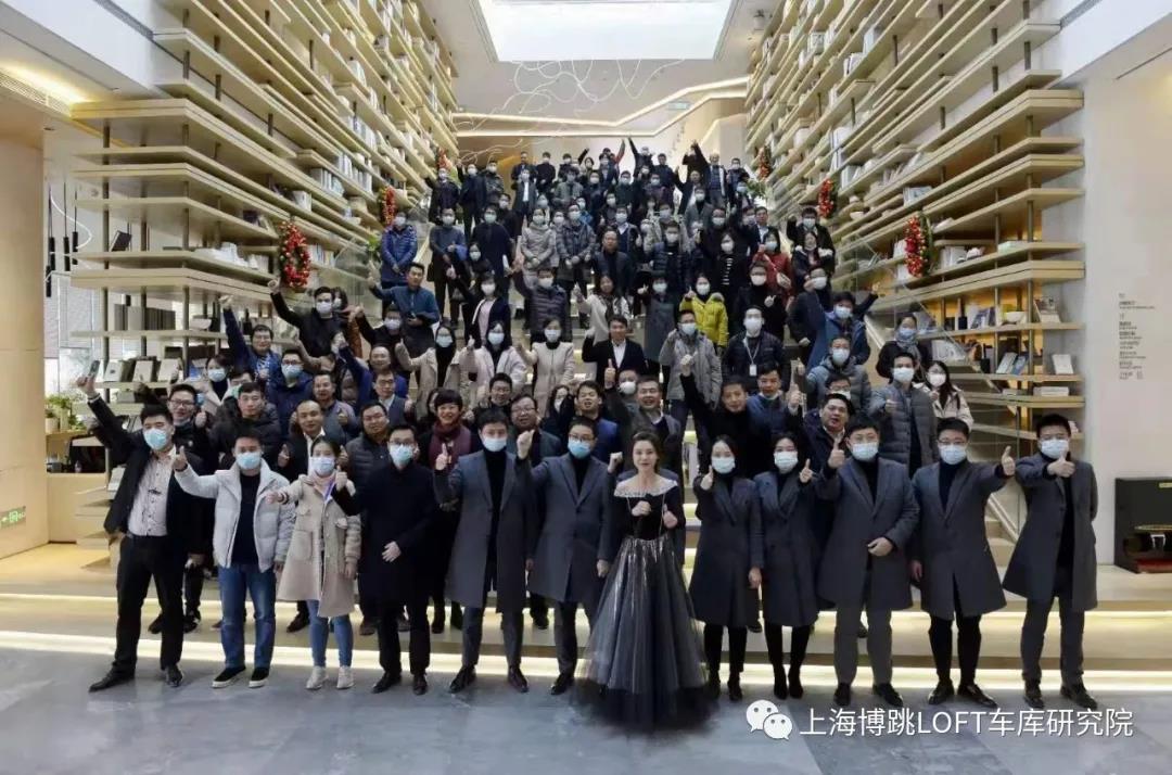 包头全国一百多人在华侨城汉口道6号参观研讨LOFT专利车库技术！